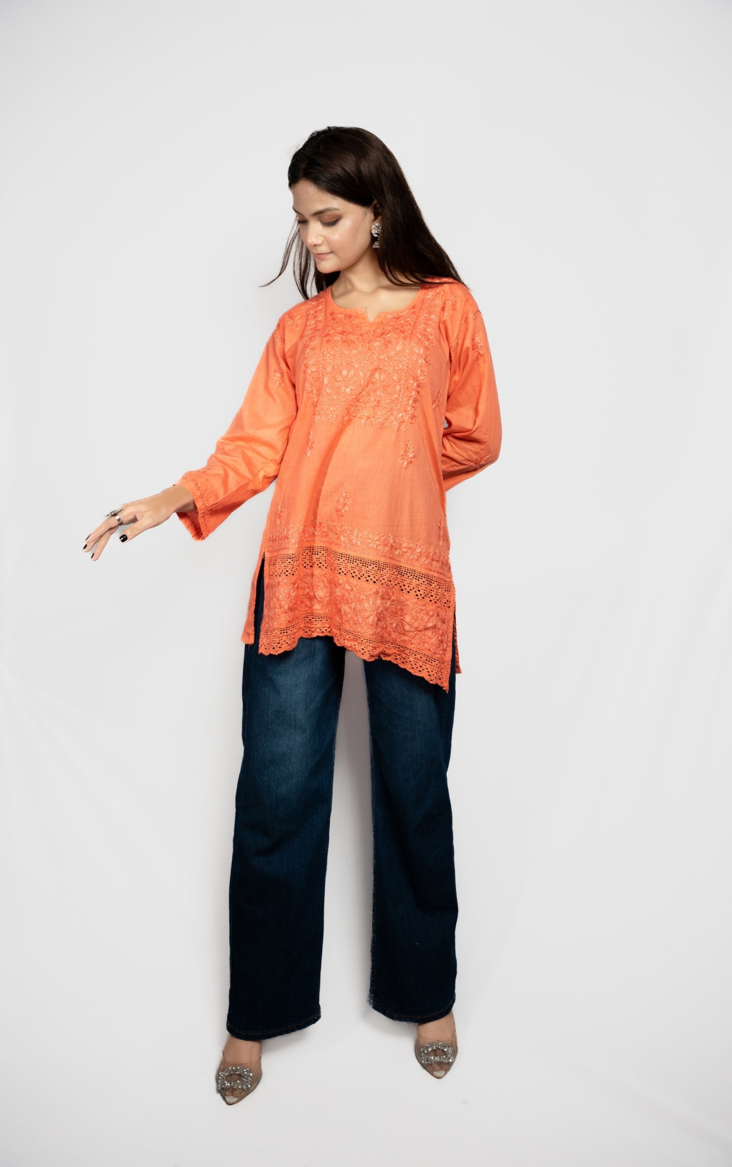 Esha mul cotton short chikankari kurti